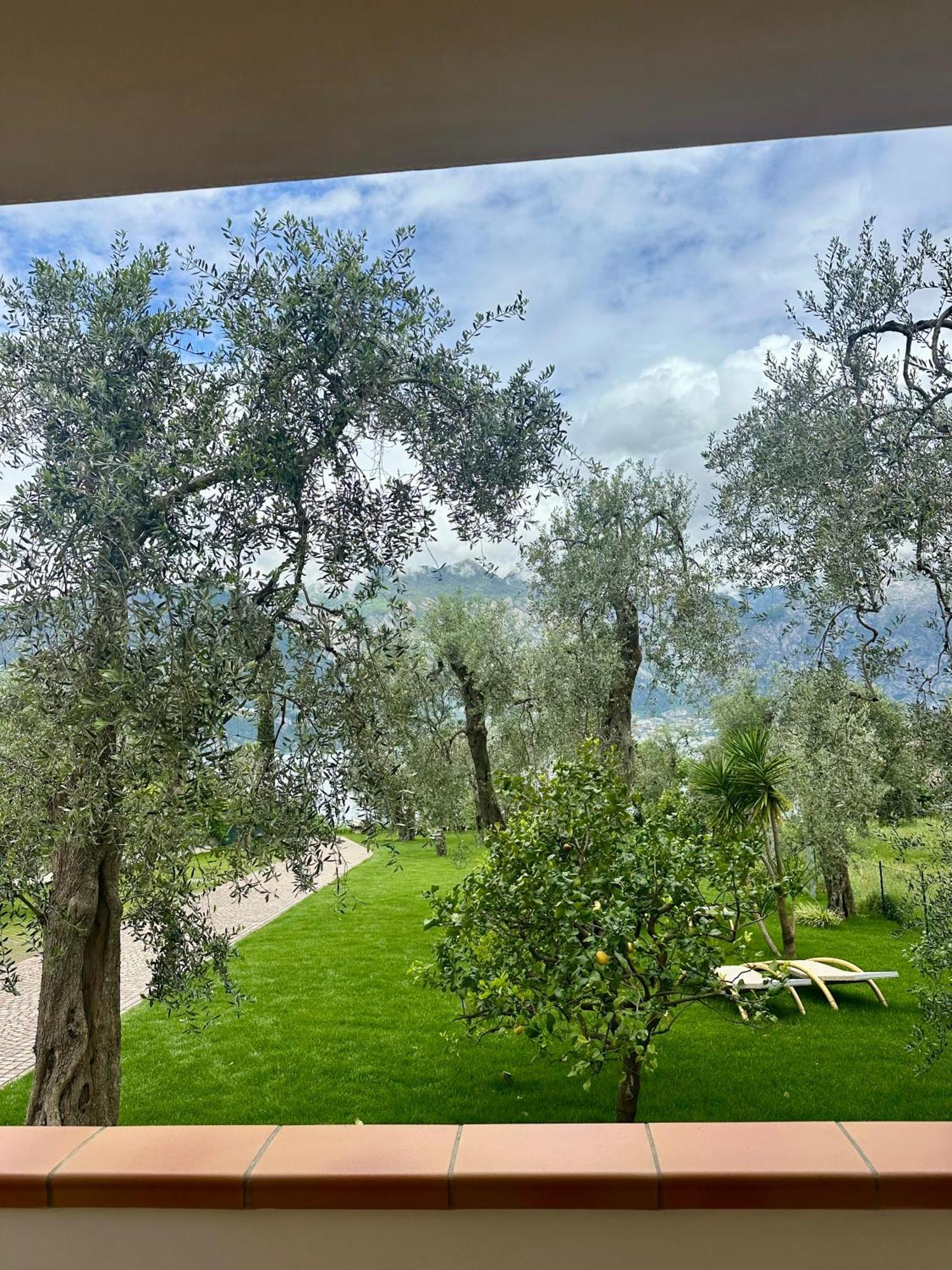 B&B Casa Benamati by Kelly Malcesine Bagian luar foto