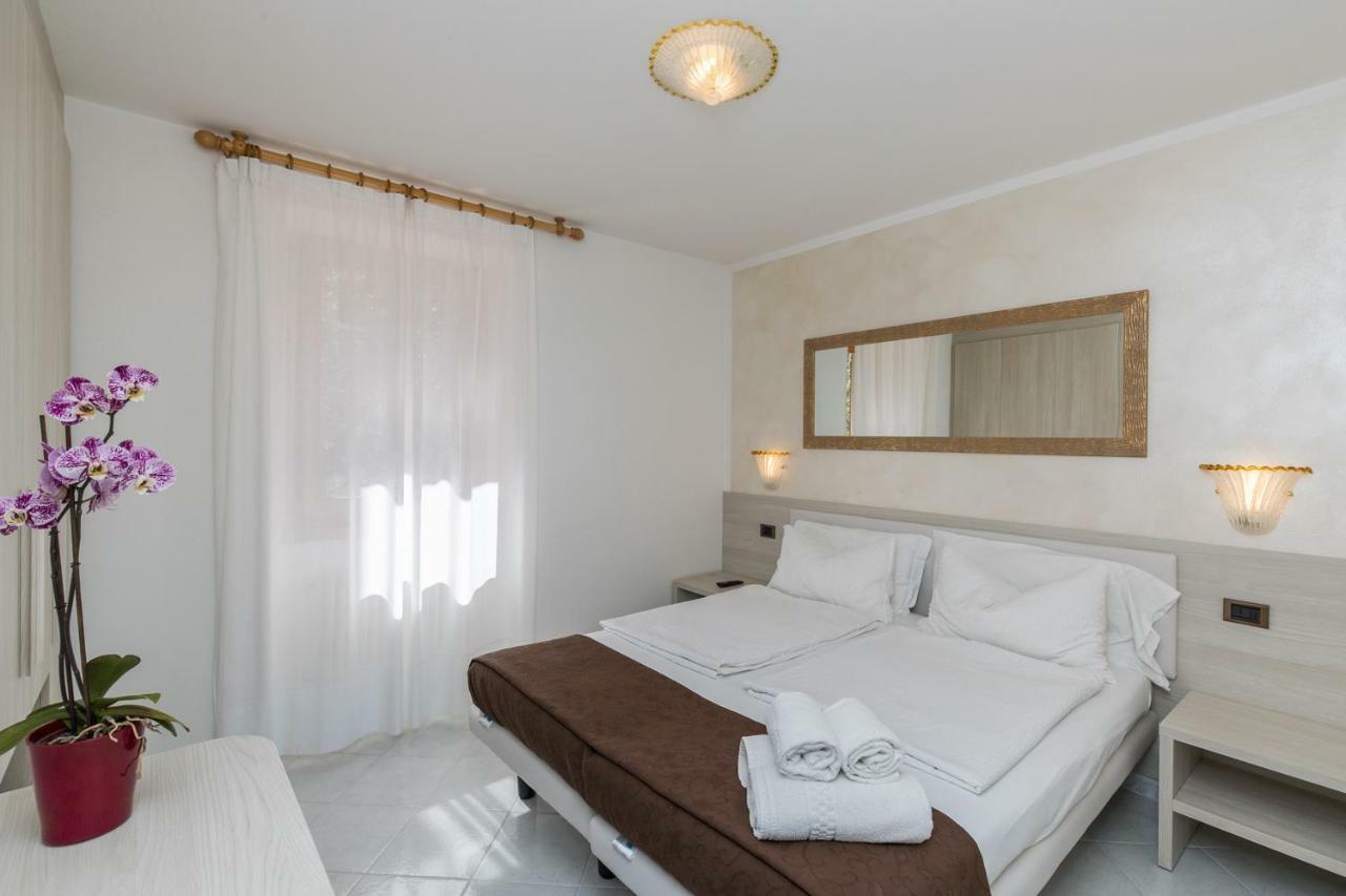 B&B Casa Benamati by Kelly Malcesine Bagian luar foto