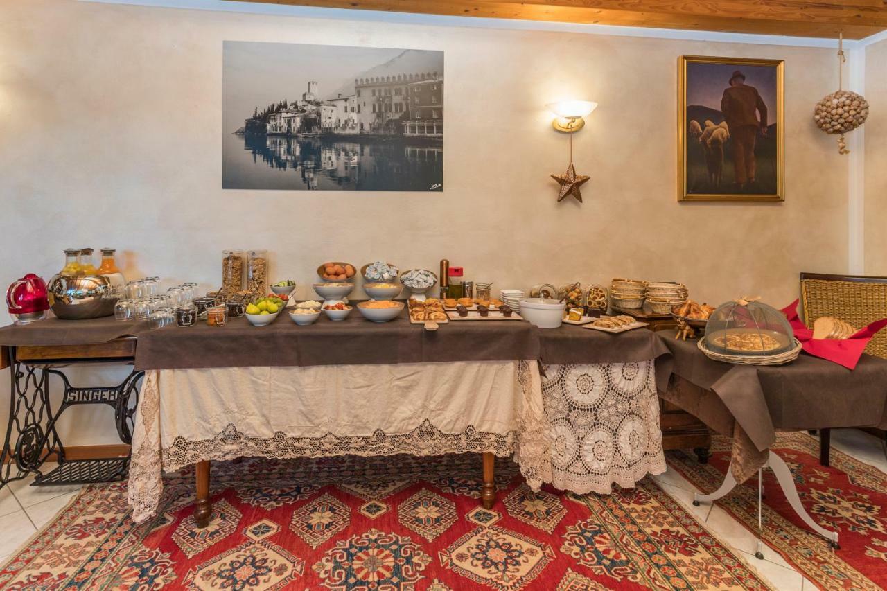 B&B Casa Benamati by Kelly Malcesine Bagian luar foto