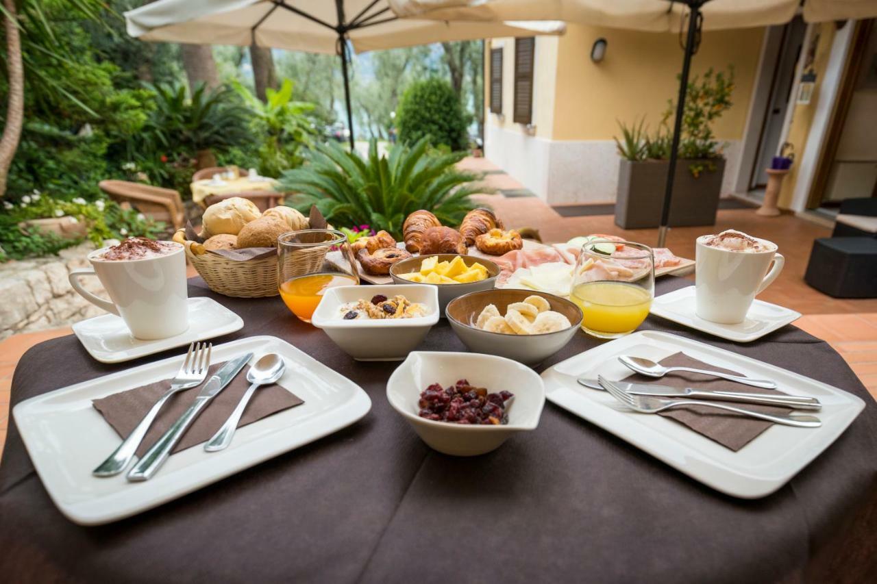 B&B Casa Benamati by Kelly Malcesine Bagian luar foto
